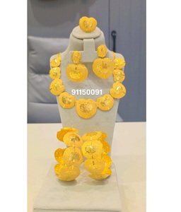 Exquisito Juego de Joyas de 4 Piezas Chapado en Oro con Diamantes para Mujer, para Boda y Compromiso, Incluye Collar, Aretes y Brazalete - India - Product Image 6