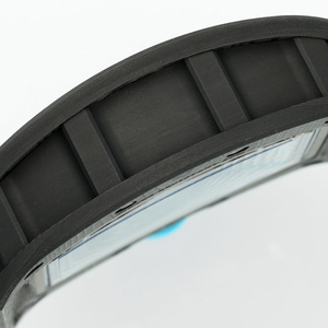 Montre de luxe en fibre de carbone avec surface saphir, mouvement visible raffiné et bracelet en caoutchouc tendance - Product Image 5