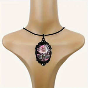Collier pendentif en verre rose sexy transparent à motif de pétales de rose - Product Image 3