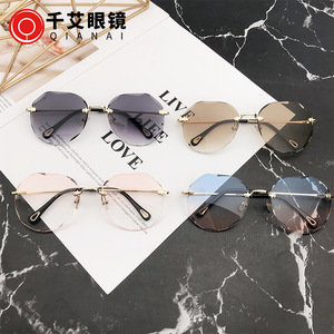 Lunettes de soleil Qianai sans monture irrégulières, dégradé bleu rose, dorées, légères, protection solaire, mode, pour femme - Product Image 3