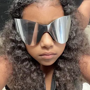 Einzigartige übergroße einteilige Schutzhülle Y2k Sonnenbrille Damen 2024 neue modische Schnurvorrichtung einstellbar Katzenauge Herren Punk silber Linsenschutz