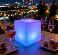 Lampe de table LED cube rechargeable de 4 pouces, RVB à changement de couleur, sans fil, étanche, avec fonction d'ambiance et abat-jour carré pour bar