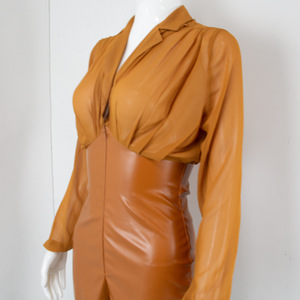 FS8800A 2023 nuovi vestiti da <span class=keywords><strong>donna</strong></span> alla moda abiti Casual <span class=keywords><strong>di</strong></span> un pezzo <span class=keywords><strong>tuta</strong></span> in <span class=keywords><strong>pelle</strong></span> PU a maniche lunghe - Product Image 4