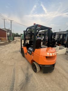 Japan Originele Toyota 7fd25 3Mast Met Zijschuif 2,5 Ton Gebruikte Tweedehands Diesel Heftruck Met Lage Uren Instock - Product Image 5