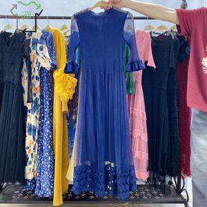 Vêtements d'occasion en gros, robes pour femmes, robes à la mode d'occasion pour dames, Ukay Ukay Bale - Product Image 3