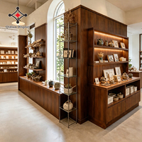 Étagère de présentation en bois de noyer au design moderne avec éclairage LED, meuble de présentation personnalisé pour boutique de collection, vitrine antique
