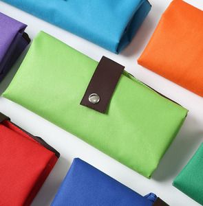 Bolsa de compras de poliéster con diseño creativo y exquisito, de tela Oxford, plegable, con botón y logotipo personalizado, muy vendida. - Product Image 3