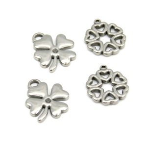 จี้รูปใบโคลเวอร์สี่แฉก Anno Jewelry ทำจากสแตนเลส รูปหัวใจ อุปกรณ์ตกแต่งเครื่องประดับ DIY สำหรับสร้อยข้อมือและสร้อยคอ - Product Image 1