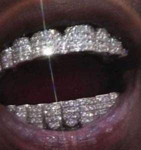 Grillz de luxe personnalisés en argent 925 avec moissanite, style hip-hop, faits à la main, effet VVS, design de bijoux haut de gamme - Product Image 2