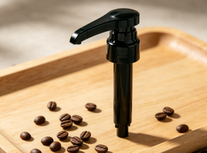 Bomba Dosificadora de Líquido Negra de Plástico de Grado Alimenticio 28/410 de 5cc, Compatible con Botellas de 750ml de Jarabe de Café Torani - Product Image 5