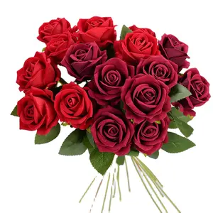 Yapay ipek gül çiçekler için gerçekçi kırmızı artficivelvet kadife güller kök ev düğün dekoratif