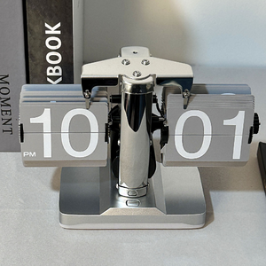 Horloge <span class=keywords><strong>de</strong></span> bureau rétro vintage à rabat avec affichage LED Horloge <span class=keywords><strong>de</strong></span> table à retournement automatique à grand nombre avec engrenage interne alimenté par batterie pour la décoration - Product Image 1