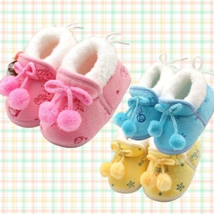 Chaussures d'hiver en coton pour bébés filles et garçons, souples, en peluche, épaisses, pour nouveau-né, vente en gros - Product Image 1