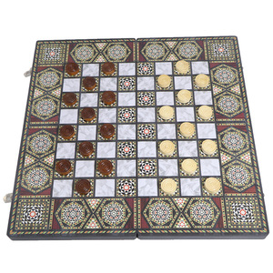 Tablero de Ajedrez Plegable de Madera con Patrón Oscuro, Diseño 3 en 1 para Damas y Backgammon, Juego de Mesa Portátil para Desarrollar la Inteligencia - Product Image 3