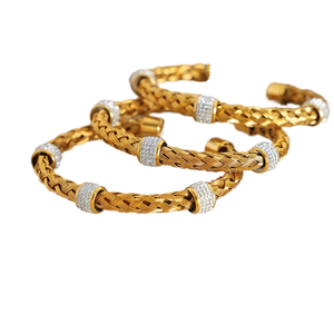 CRAFTS HUB - Dije de Esmeralda de Lujo de Alta Gama, Chapado en Oro de 18K, Acero Inoxidable, Diseño Geométrico Holográfico Trenzado, Casual/Deportivo para Mujer - Product Image 4