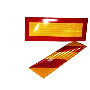 135Mm * 565Mm Khả Năng Hiển Thị Cao Vật Liệu PET Hình Chữ Nhật/Sọc Hình Dạng Tấm Phản Quang Cho An Toàn Chevron - Product Image 1