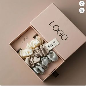 Fascia per capelli da donna con logo personalizzato, elastico in seta di dimensioni midi, elastico in gomma, scrunchie 100% seta di gelso autentica - Product Image 5