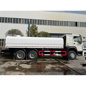 Camión Cisterna de Agua Sino HOWO 6x4 de 20000 Litros, Camión Cisterna con Aspersor - Product Image 3