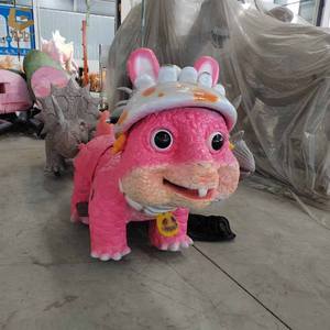 SGBC2519 Coche de Batería con Dinosaurio Animatrónico de Dibujos Animados Interactivo para Centros Comerciales Interiores para Niños - Product Image 1