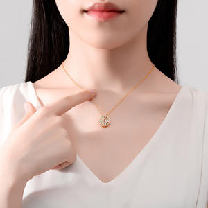 المغناطيسي للطي تشيكوسلوفاكيا الماس أربعة قلوب على شكل أوراق البرسيم قلادة الذهب مطلي قلادة من الفولاذ المقاوم للصدأ للنساء - Product Image 4