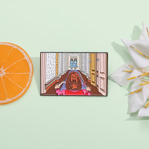 批发恐怖电影场景俯瞰酒店走廊珐琅别针朋克哥特式金属胸针翻领背包徽章珠宝礼品 - Product Image 2