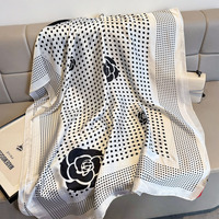 Vente en gros de foulards longs et doux en polyester et soie, châles élégants à motifs floraux de fleurs, respirants pour le quotidien, châles de plage