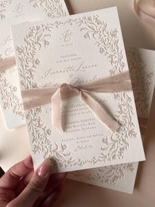 Invitations de <span class=keywords><strong>mariage</strong></span> personnalisées en papier coton gaufré texture <span class=keywords><strong>Bordeaux</strong></span>, imprimées en typographie et à bords biseautés - Product Image 4
