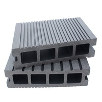Ponton flottant moderne en composite bois-plastique pour extérieur, imperméable, avec des caractéristiques d'étanchéité à l'humidité et de résistance à l'usure
