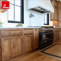 Armoire de cuisine en bois massif Allandgroup, en aulne noueux, finition teintée, avec réfrigérateur intégré, meubles sur mesure