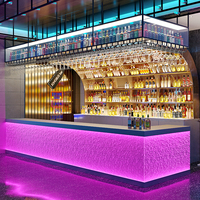 Comptoir d'éclairage de bar-café moderne personnalisé présentoir mural en fer pour hôtels centres commerciaux présentoir à vin créatif en MDF