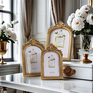 <span class=keywords><strong>Cornice</strong></span> Portafoto in Resina Dorata Stile Retrò Europeo con <span class=keywords><strong>Supporto</strong></span> <span class=keywords><strong>per</strong></span> Appendere a Parete <span class=keywords><strong>per</strong></span> Casa, Matrimoni ed Esposizioni Artistiche - Product Image 6