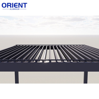 Pérgola de Aluminio Elegante con Techo de Acero para Patio Moderno y Espacios Exteriores