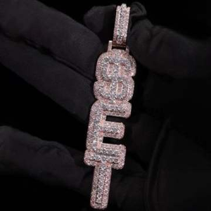 Liontin Nama Vertikal Moissanite VVS yang Lolos Tes Berlian, Perhiasan Kustom Pribadi, Perak 925, Liontin Huruf Moissanite Bertabur Kristal - Product Image 2