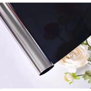 Película Solar para Ventanas de Edificios, Autoadhesiva, de PET Reflectante Plateado Negro, Diseño Moderno, con Visión Unidireccional - Product Image 1