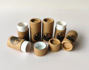 หลอดกระดาษน้ำหอมแบบกำหนดเอง ผลิตด้วยมือ พิมพ์ลายได้ เป็นมิตรต่อสิ่งแวดล้อม รีไซเคิลได้ ย่อยสลายได้ บรรจุภัณฑ์เครื่องสำอางแบบกระดาษแข็งสำหรับลิปบาล์ม แบบกำหนดเอง - Product Image 1