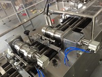 Machine à biscuits sandwich à deux voies à grande vitesse 2025 1000 pièces/min connectée à la machine à emballer à flux pour une utilisation en boulangerie