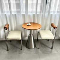 Ensemble de table et de chaises de style industriel moderne en acier inoxydable pour restaurant, café, salon de thé, pâtisserie