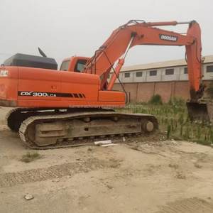 Excavatrice Doosan DX300LCA 30t d'occasion en stock, prix bas, machine robuste et durable, moteur puissant et économe en carburant, boîte de vitesses, pompe, PLC en vente - Product Image 1