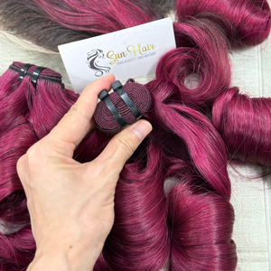 Extensiones de Cabello Humano Vietnamita Virgen con Alineación de Cutículas, Color Borgoña, Rizado y Voluminoso, de Sun Hair Company - Product Image 4