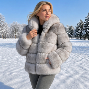 Giacca in Vera Pelliccia per Donna, Cappotto Invernale Spesso e Caldo in Vera Pelliccia di Volpe con Cappuccio, Materiali di Alta Qualità - Product Image 5