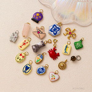 Flora & Fauna |   Pendentifs en acier inoxydable plaqué PVD 18 carats, style italien, émail peint à la main |   Imperméable et résistant au ternissement - Product Image 3