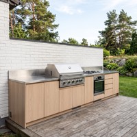 Meubles de cuisine d'extérieur en bois sur mesure Hyrley avec structure en acier inoxydable, pour jardin, avec barbecue à gaz, plaque de cuisson et four