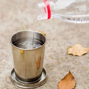 แก้วน้ำสแตนเลสสีเงินแบบคลาสสิก เก็บความร้อน พกพาสะดวก สำหรับเดินทาง แคมป์ปิ้ง พับได้ ยืดหดได้ - Product Image 1