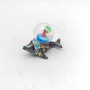 Globe de Noël en résine artistique avec impression par transfert d'eau, motif Père Noël et dauphin des neiges, avec fée et <span class=keywords><strong>musique</strong></span>, pour cadeaux de fêtes - Vente en gros - Product Image 2
