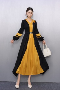 Robe plissée vintage bicolore à col en V avec ceinture et manches bouffantes, robe maxi pour femmes, vêtements en stock pour les grossistes en ligne - Product Image 2