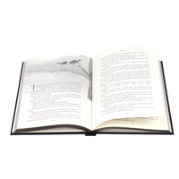 Création d'éditions spéciales de mon livre imprimé roman romantique à couverture rigide avec feuille d'aluminium sur la couverture et bords pulvérisés