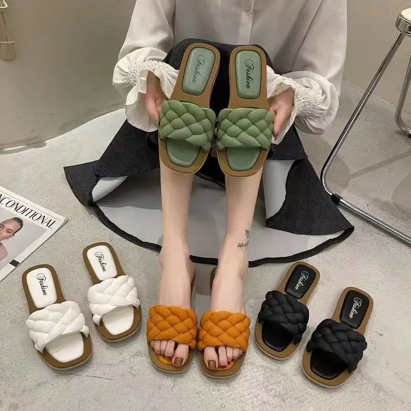 Kadınlar için 2023 ucuz tasarımcı moda yaz örgü terlik kare açık ayak düz sandalet örgülü bayanlar terlik ve Sandal