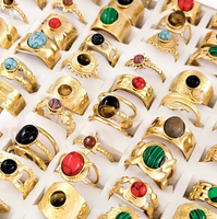 Vente en gros de bagues vintage de grande taille en acier inoxydable plaqué or 18 carats avec pierres naturelles, assortiment de styles aléatoires, bijoux pour femmes et hommes