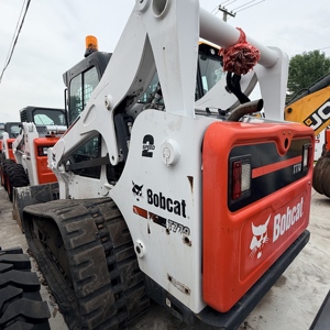 Chargeuse sur pneus d'occasion d'origine américaine Bobcat T770 avec chenilles en caoutchouc, fourche et tarière, à vendre - Product Image 2