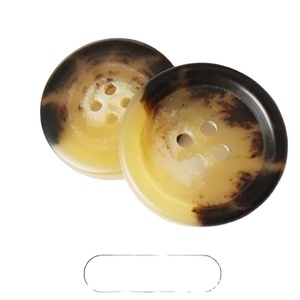 24L 28L 30L 32L Bán Buôn Biểu Tượng Tùy Chỉnh <span class=keywords><strong>4</strong></span> Lỗ Thiết Kế Tên Vòng Nhựa Nút Cho Hàng May Mặc - Product Image 2